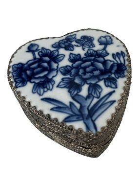 Vintage Chinese Porcelain Blue White Heart Flower Trinket Keepsake Jewelry Box